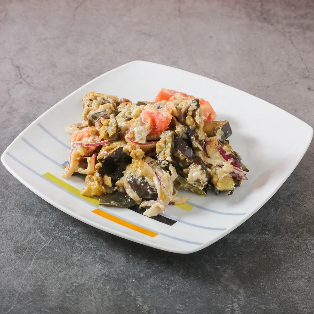Ensalada Libanesa de Berenjenas y Cebolla con Olivas y Sésamo